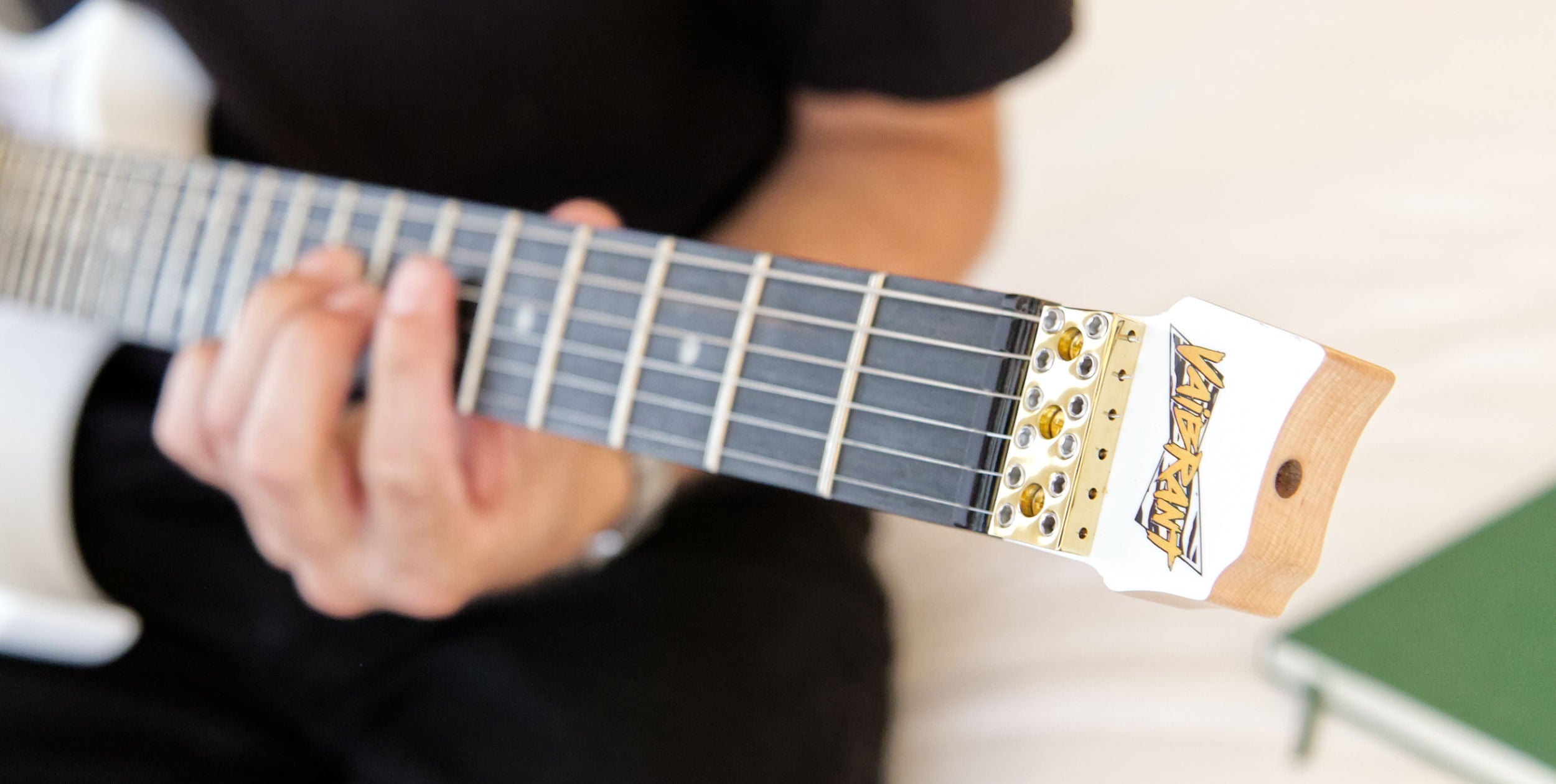 Vaibrant Deluxe Headless Headstock